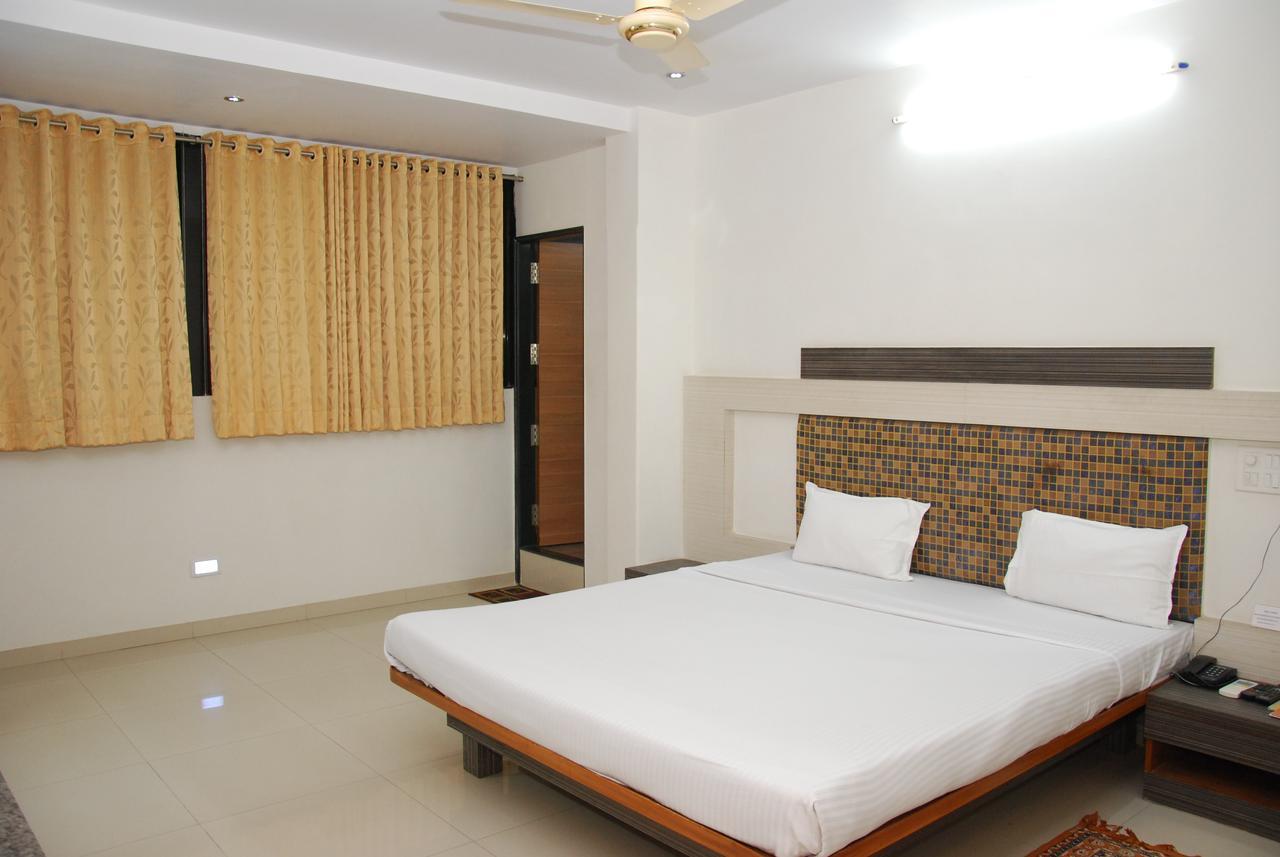 Excellency Inn Nashik Exterior foto